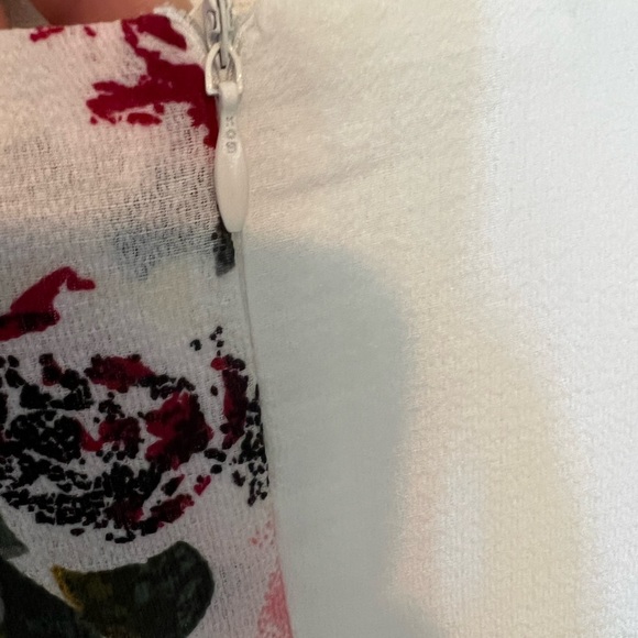 Beautiful floral dress 👗 - Picture 4 of 6